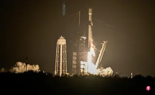 SpaceX猎鹰9号火箭2025年1月从美国佛罗里达州肯尼迪航天中心升空，为“蓝色幽灵”及坚韧号月球着陆器执行发射任务。据信撞上月球的火箭残骸来自此次任务。 （路透社）