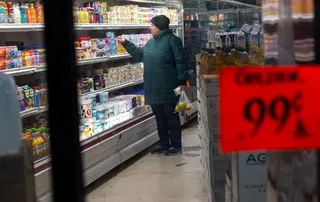 库克直言，目前来看，她认为在美联储的双重使命中，通胀风险高于就业风险。（法新社档案照）