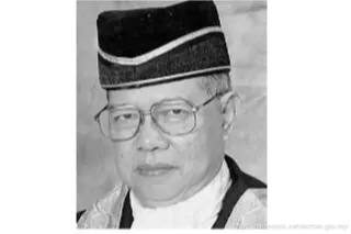 The prime minister says Tun Mohamed Eusoff Chin's contributions to strengthening Malaysia's judiciary will be remembered following the former chief justice's death at 90. COURTESY: ANWAR IBRAHIM FACEBOOK