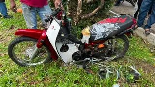 死者与友人共骑的摩哆。（图：居銮警方提供）