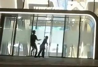 A woman is restrained by a man outside YG Entertainment’s headquarters in Seoul after allegedly striking the building’s glass entrance with a golf club. The woman, who is in her 20s, was later arrested by police. — Social media screengrab