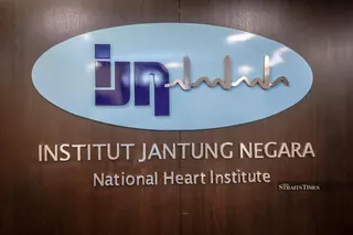 Prime Minister Datuk Seri Anwar Ibrahim and his wife, Datuk Seri Dr Wan Azizah Wan Ismail, visited Deputy Prime Minister Datuk Seri Fadillah Yusof at the National Heart Institute (IJN) yesterday. - NSTP/ ASYRAF
