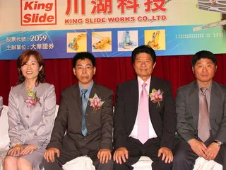 川湖董事長林聰吉（右二）。記者詹惠珠／攝影
