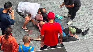 阿叔挺身而出，制止自残的男子。 （受访者提供）