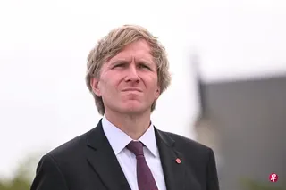 美国战争部负责政策事务的副部长科尔比说，在印太地区维持有利权力平衡，须要“沿第一岛链采取拒止威慑姿态”；这项战略不能仅仅依靠美国军队，盟友应该加大对自身安全的投入。 （法新社）