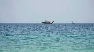 船舶通過荷莫茲海峽。（路透檔案照）
