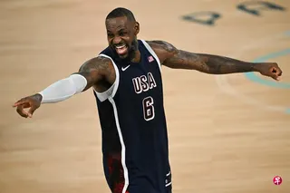 詹姆斯不久前加盟费城76人，将继续打破纪录，迎来个人第24个NBA赛季。 （法新社档案照片）
