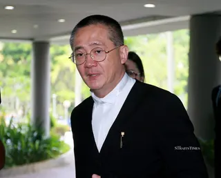 Lawyer Kitson Foong arrives at the Shah Alam High Court ahead of the trial. -NSTP/FAIZ ANUAR