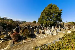 The Yokohama Foreign General Cemetery is one of the few cemeteries in Japan that allows burials, albeit with conditions for the deceased, including foreign nationality and permanent residency in Kanagawa Prefecture.