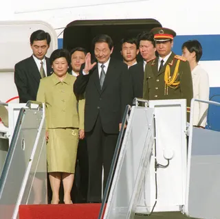 1999年，时任中国总理朱镕基抵达华盛顿。在国外，朱镕基最被人铭记的事迹是他在2001年就中国加入世界贸易组织展开谈判。