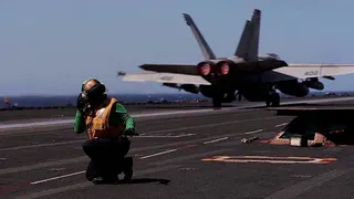 川普總統下令將航空母艦上的電磁彈射改回原來的蒸氣彈射，更換系統恐再燒掉數十億元。...