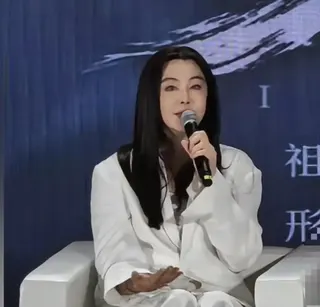王祖賢15日現身廣州出席活動，分享對AI技術的看法，隔天就被目擊疑似回到台灣。（...