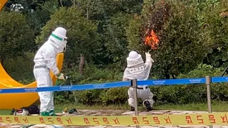釜山知名景點松島海上纜車18日傳出遊客遭群蜂攻擊，15人遭到螫傷。（取材自釜山消...