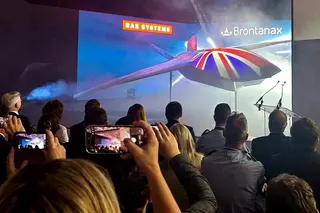 圖為英國航太系統公司7月22日展示新型無人戰鬥機。(路透)