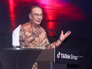Anwar says initiative will offer essential goods at affordable prices nationwide. NSTP/SAIFULLIZAN TAMADI