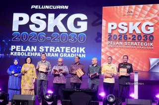 Higher Education Minister Datuk Seri Dr Zambry Abd Kadir (fourth right) launches the Graduate Employability Strategic Plan (PSKG) 2026-2030 at the World Trade Centre Kuala Lumpur. Also present was Higher Education Ministry secretary-general Datuk Aminuddin Hassim (fourth left). NSTP/ROHANIS SHUKRI