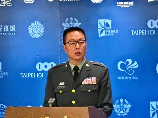國防部軍事新聞處長、國防部副發言人喬福駿少將2026.8.20主持記者會。郭宏章攝