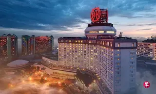 云顶集团次季营收报77亿4610万令吉，同比增长14%，这归功于休闲与酒店、种植园业务的贡献增加。 （取自云顶马来西亚网站）