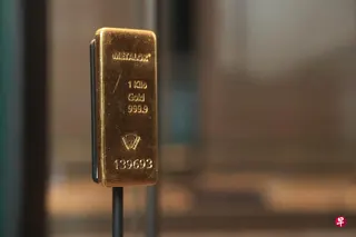 总结过去一周表现，截至星期五（8月21日），现货黄金报4603.07美元，单日涨了1.91%，全周强劲上涨5.17%。 （档案照片）