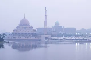 The Putra Mosque (left) and Malaysia's Prime Minister's Office covered in haze in Putrajaya on August 14. Photo: AFP