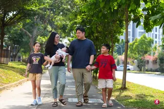 张淑蓉与赵士豪婚后就计划多生几个孩子，好让孩子有伴。长女赵宥希和次子赵俊希今年多了个弟弟赵泽希。 （林明顺摄）