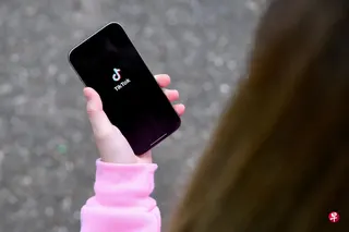 巴西政府判定短视频平台TikTok在处理儿童和青少年个人数据存在不当，对TikTok母公司字节跳动处以高额罚款，并要求公司删除所有不当收集的数据。 （路透社）