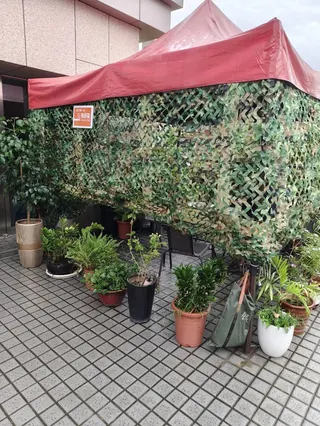 萬華「艋舺101大樓」戰地風格吸煙區。（圖／翻攝自台北吸菸區地圖）