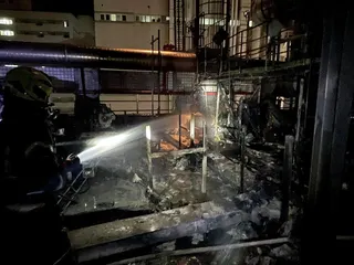 晶圓代工廠世界先進晶圓三廠昨深夜驚傳火警。(桃園市消防局提供)
