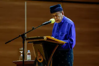 Sultan of Selangor Sultan Sharafuddin Idris Shah delivers his royal address during the gathering at Dewan Konsert Seri Budiman, UiTM Shah Alam. -BERNAMA PIC