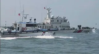 4艘中國海警船今天上午編隊接近金門限制水域，並分兩組航入台方水域，台海巡署第十二...