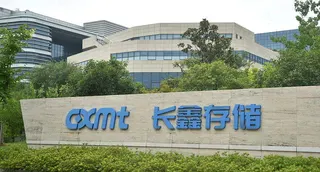 中國DRAM大廠長鑫存儲不滿遭美國國防部列為大陸軍工企業黑名單，向美國法院提告，...