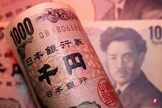 截至星期五晚上8点40分，1美元兑换159.6日元，1新元则可兑125.5日元。 （路透社）