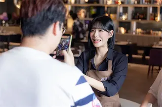 啦啦隊／韓籍女神「啦啦隊IU」崔洪邏快閃來台！被這台南美食神奇口感征服大讚好吃