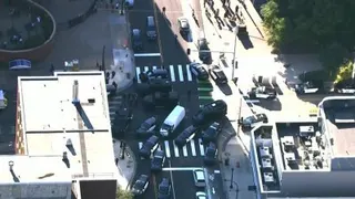 美国明尼阿波利斯市中心当地时间周三下午发生枪击案，警方到场戒备。（图取自X@usagov911）