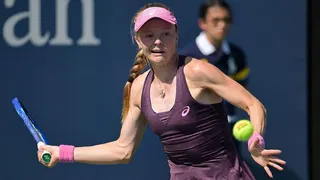 Harriet Dart in action against Marie Bouzkova at the US Open