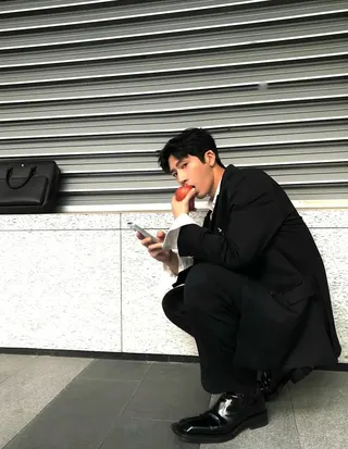 井柏然憑陸劇《早春晴朗》人氣再創高峰。圖／翻攝jingxiaoxiansheng IG