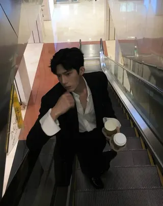 井柏然憑陸劇《早春晴朗》人氣再創高峰。圖／翻攝jingxiaoxiansheng IG