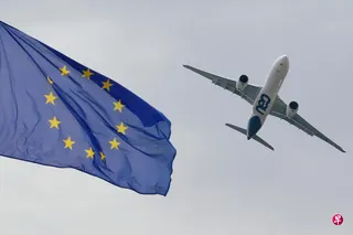 欧洲空中客车公司A330型飞机的交付速度放缓了数月。图为在巴黎附近勒布尔热机场上空的A330A330neo飞机。 （路透社）