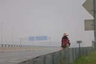 Serian in Sarawak recorded a hazardous Air Pollutant Index (API) reading of 376 as of 8am today. - BERNAMA pic