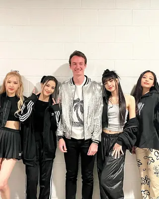 Frédéric Arnault（中）曾與BLACKPINK一起合照。圖／翻攝自IG@frederic.arnault