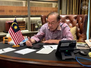 Prime Minister Datuk Seri Anwar Ibrahim contacted former United States vice-president Al Gore to discuss the global climate crisis and Malaysia’s efforts to mitigate its environmental impact. — PIC FROM ANWAR IBRAHIM’S FB