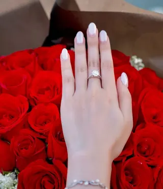 王菲曬出求婚鑽戒，分享喜訊。圖／翻攝wongfeiiiiii IG